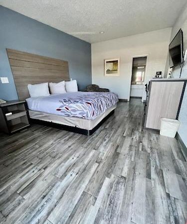Delux Inn Клебърн Екстериор снимка