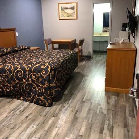 Delux Inn Клебърн Екстериор снимка