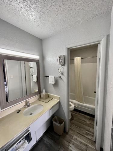 Delux Inn Клебърн Екстериор снимка