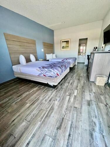 Delux Inn Клебърн Екстериор снимка