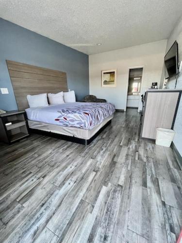 Delux Inn Клебърн Екстериор снимка