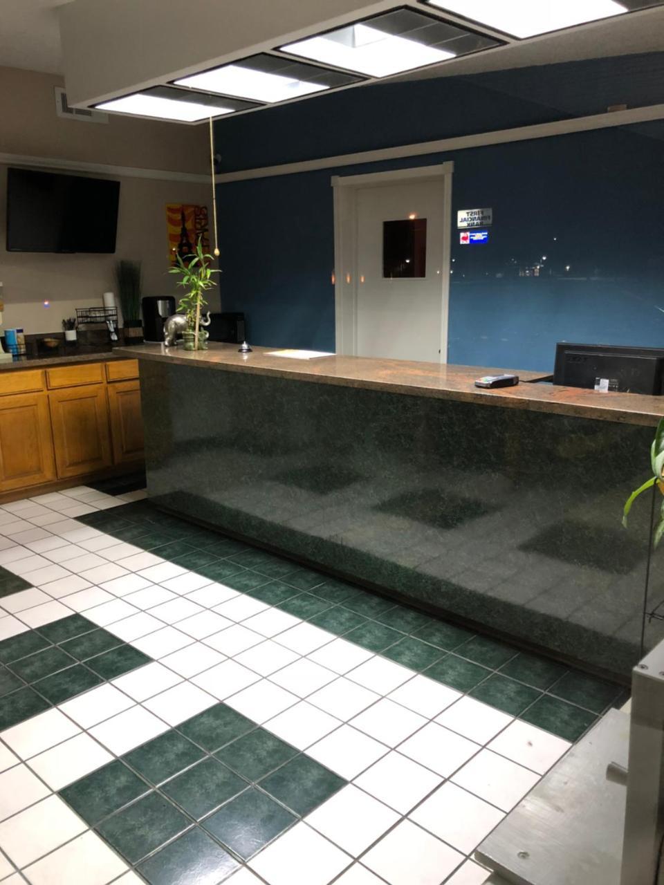 Delux Inn Клебърн Екстериор снимка